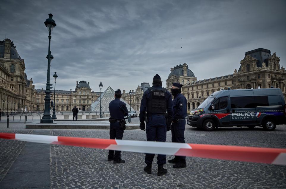 Louvre in Paris robbed as thieves take Napoleon's jewellery